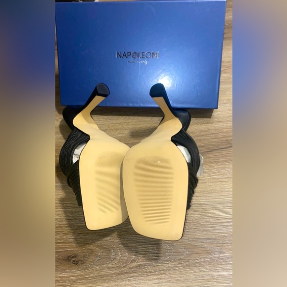 **ITALIAN LEATHER NAPOLEONI HEELS (Fits like U.S. 8-8.5) - Picture 2 of 4